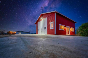 Off the Grid Family Home and Barn Sleeps 12 with Gameroom